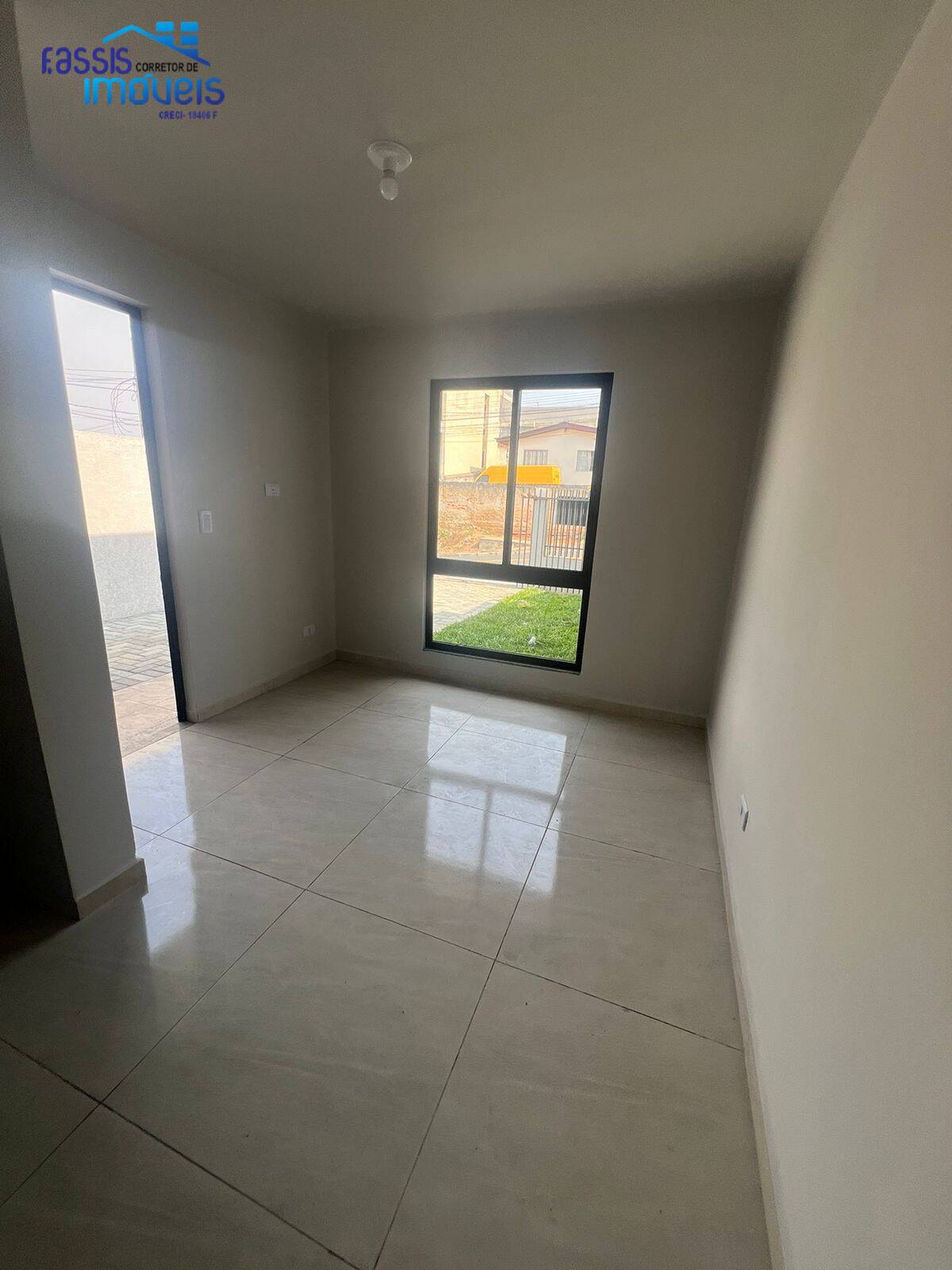 Casa à venda com 3 quartos, 55m² - Foto 4