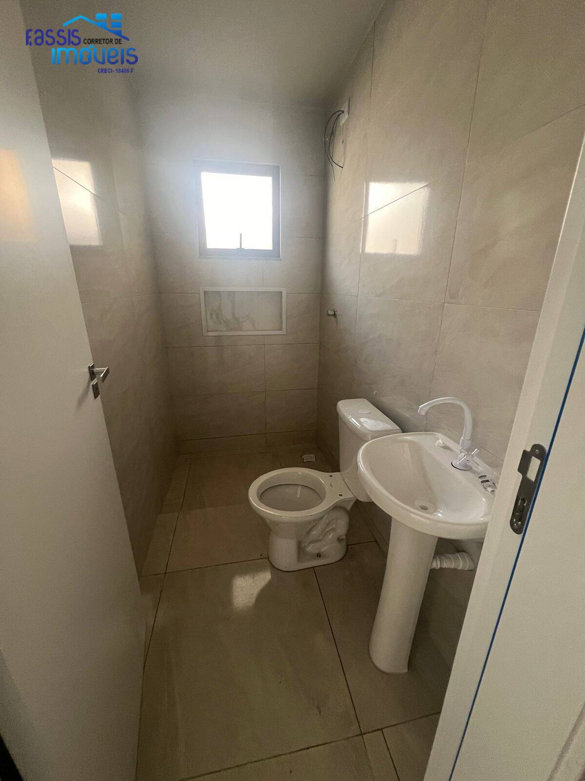 Casa à venda com 3 quartos, 55m² - Foto 5