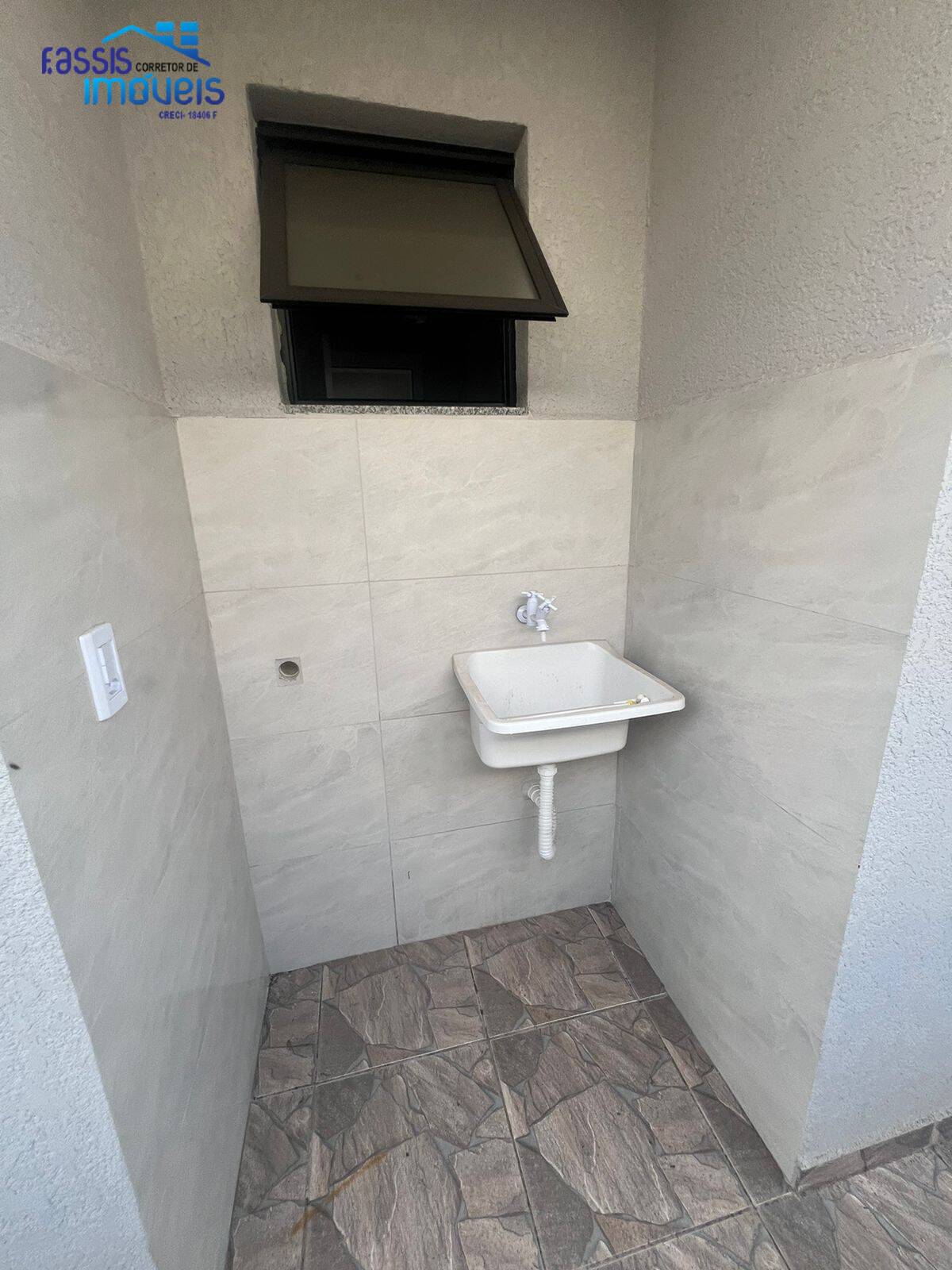 Casa à venda com 3 quartos, 55m² - Foto 7