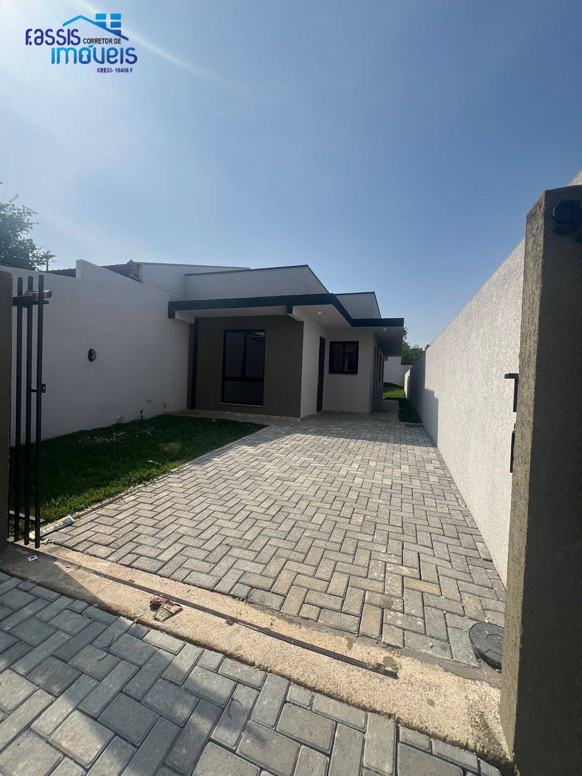 Casa à venda com 3 quartos, 55m² - Foto 1