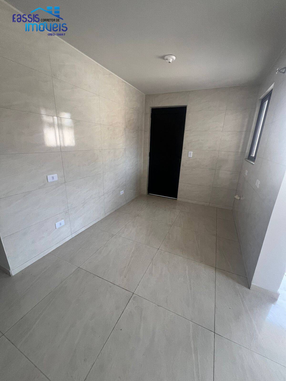 Casa à venda com 3 quartos, 55m² - Foto 11