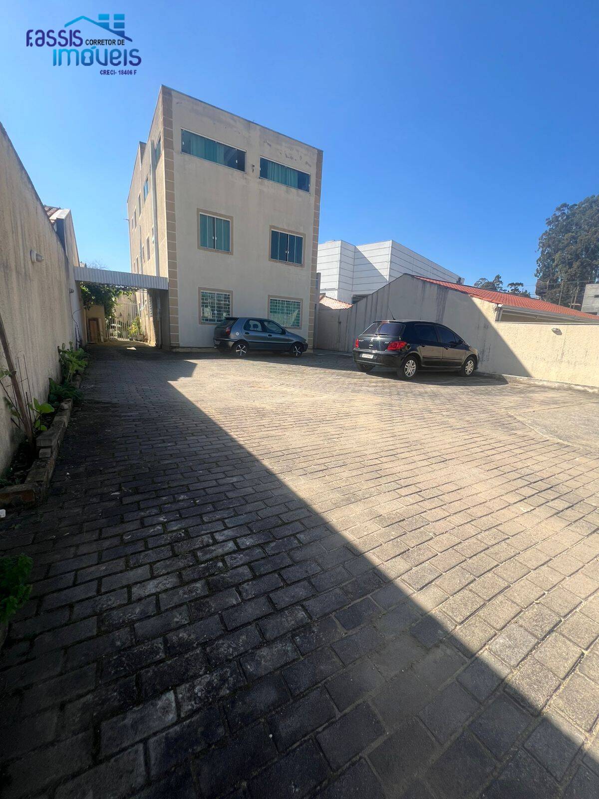 Apartamento à venda com 2 quartos, 64m² - Foto 2